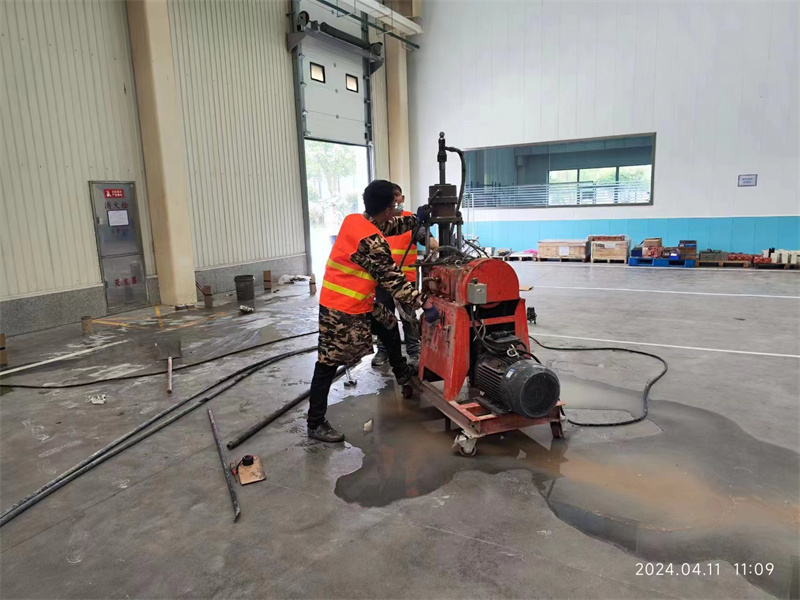 海伦厂房地面下沉塌陷注浆加固施工